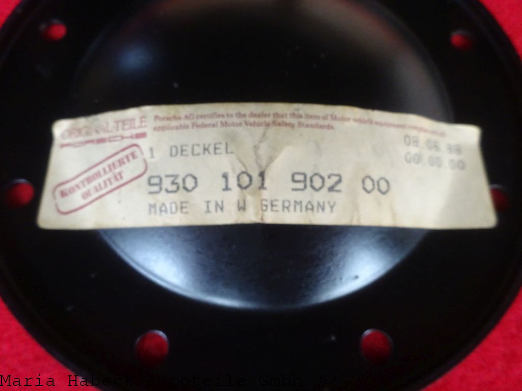 OE Oil strainer cover for large oil pump without drain plug Porsche 911 93010190 OE Oil strainer cover for large oil pump without drain plug Porsche 911 93010190