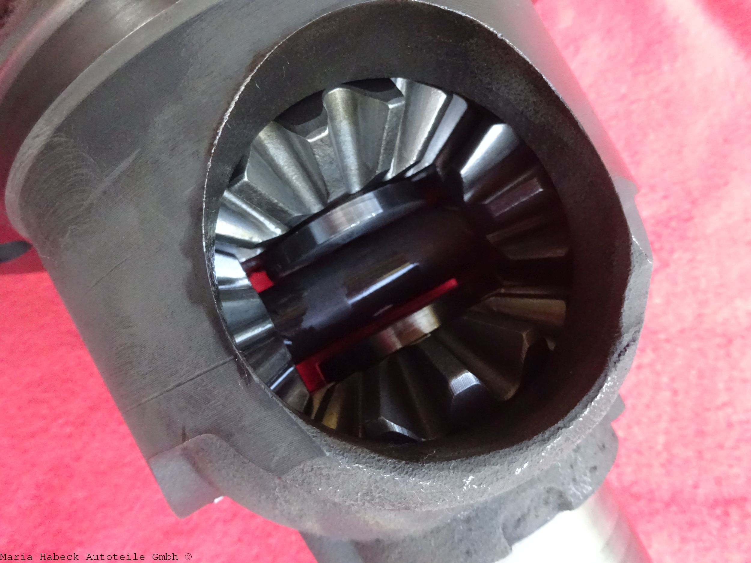 OE Differential compensation housing for Porsche 930 Turbo 3.3  93033221201 used