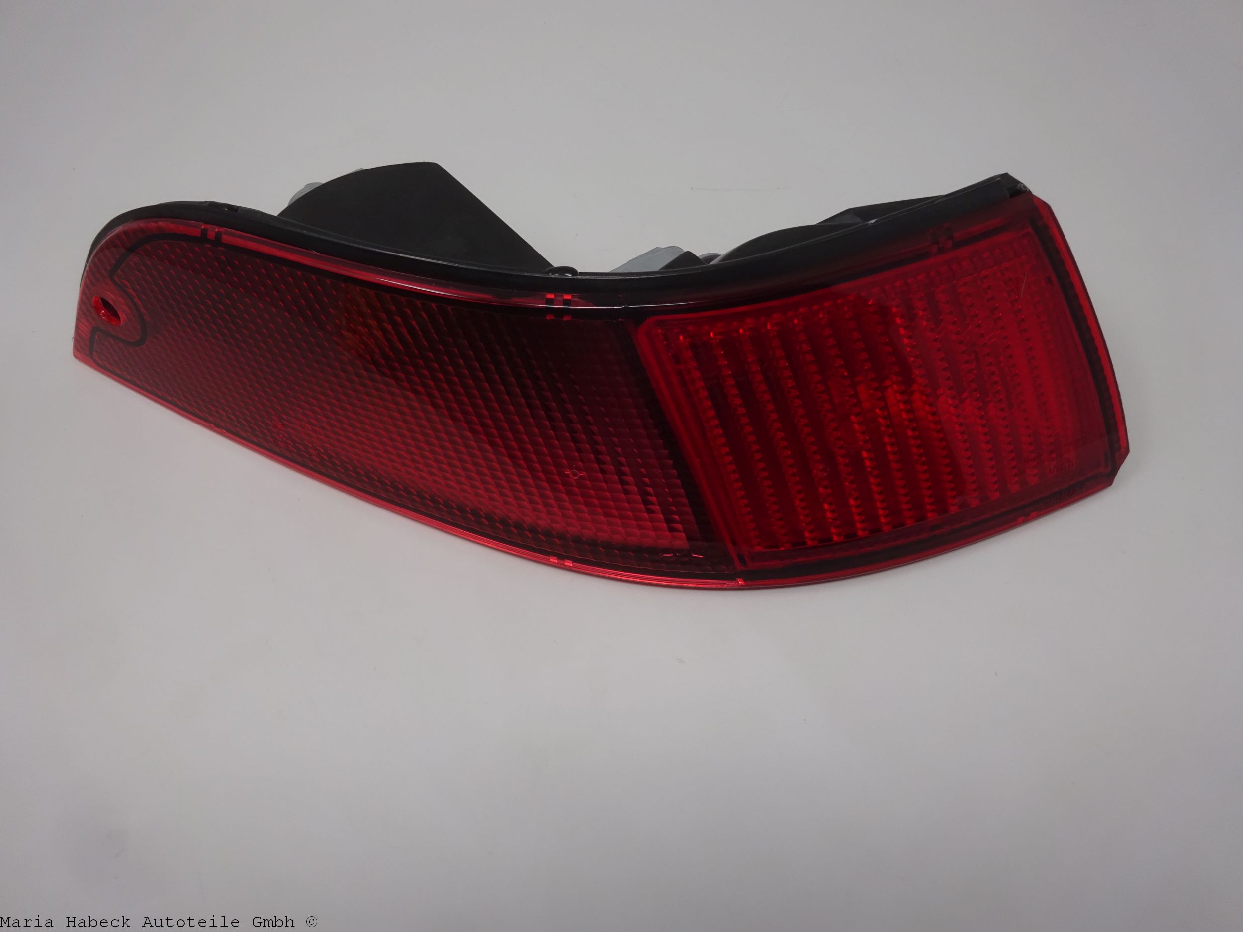 Hella combination rearlight 993 left red EU version damaged 99363140301 Hella combination rearlight 993 left red EU version damaged 99363140301