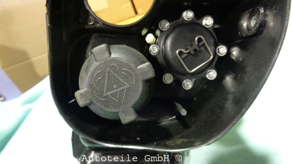 HT Expansion tank cooling water reservoir  for Porsche 986 / 987  99610614708 HT Expansion tank cooling water reservoir  for Porsche 986 / 987  99610614708