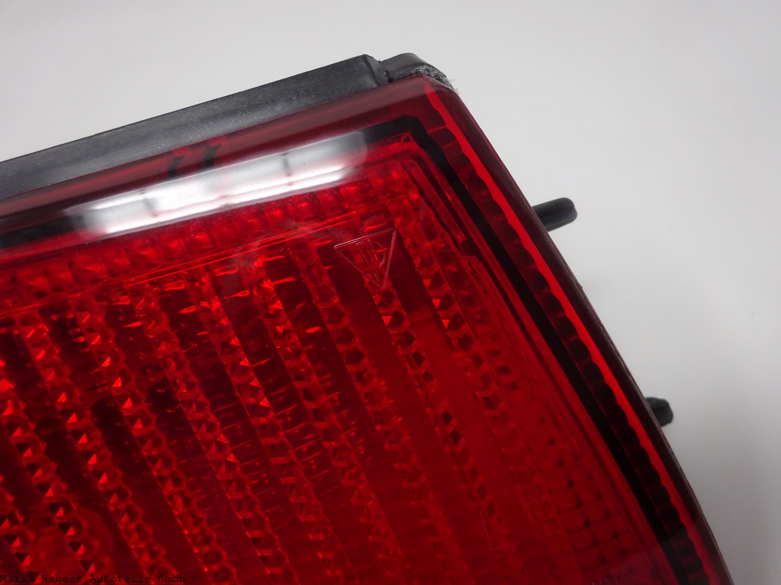 Hella combination rearlight 993 left red EU version damaged 99363140301 Hella combination rearlight 993 left red EU version damaged 99363140301