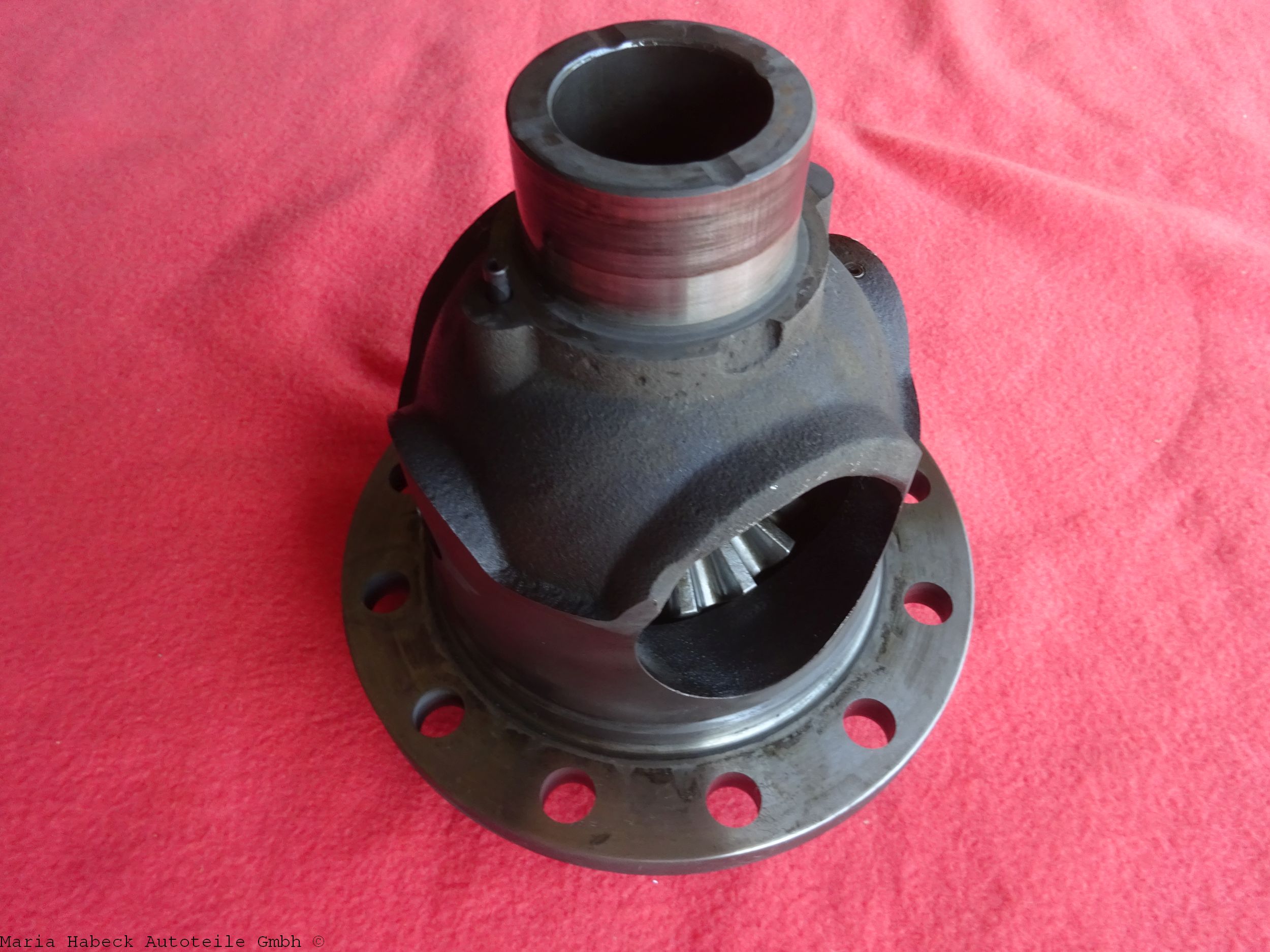 OE Differential compensation housing for Porsche 930 Turbo 3.3  93033221201 used