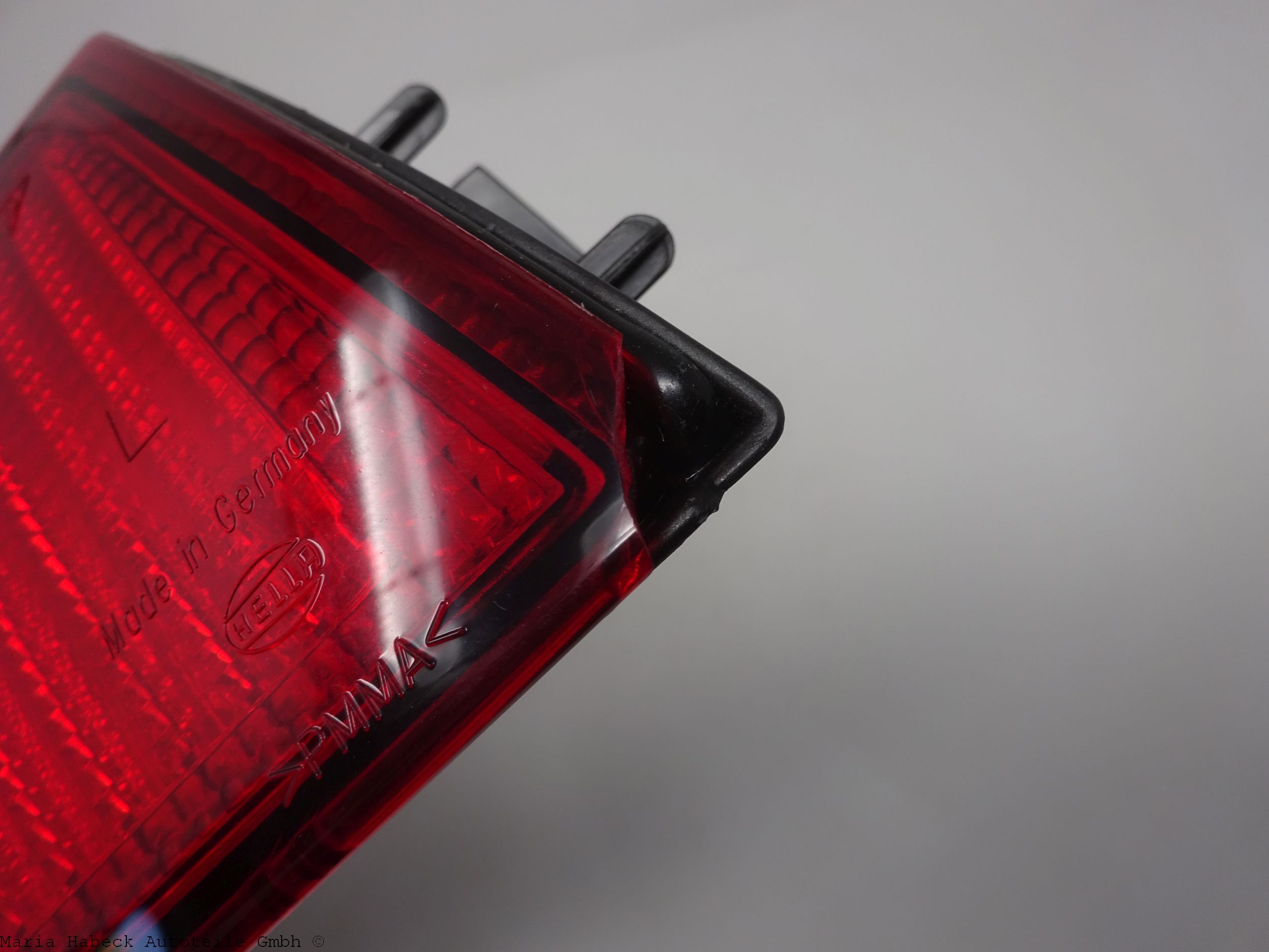 Hella combination rearlight 993 left red EU version damaged 99363140301 Hella combination rearlight 993 left red EU version damaged 99363140301