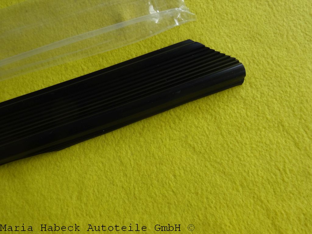 HT door sill strip rubber PVC right Porsche 911/59/64/93      91155162000 HT door sill strip rubber PVC right Porsche 911/59/64/93      91155162000