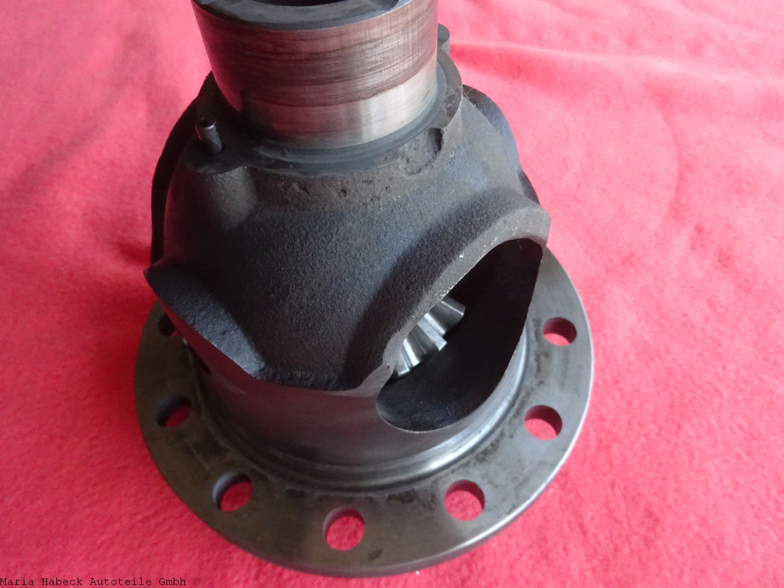 OE Differential compensation housing for Porsche 930 Turbo 3.3  93033221201 used