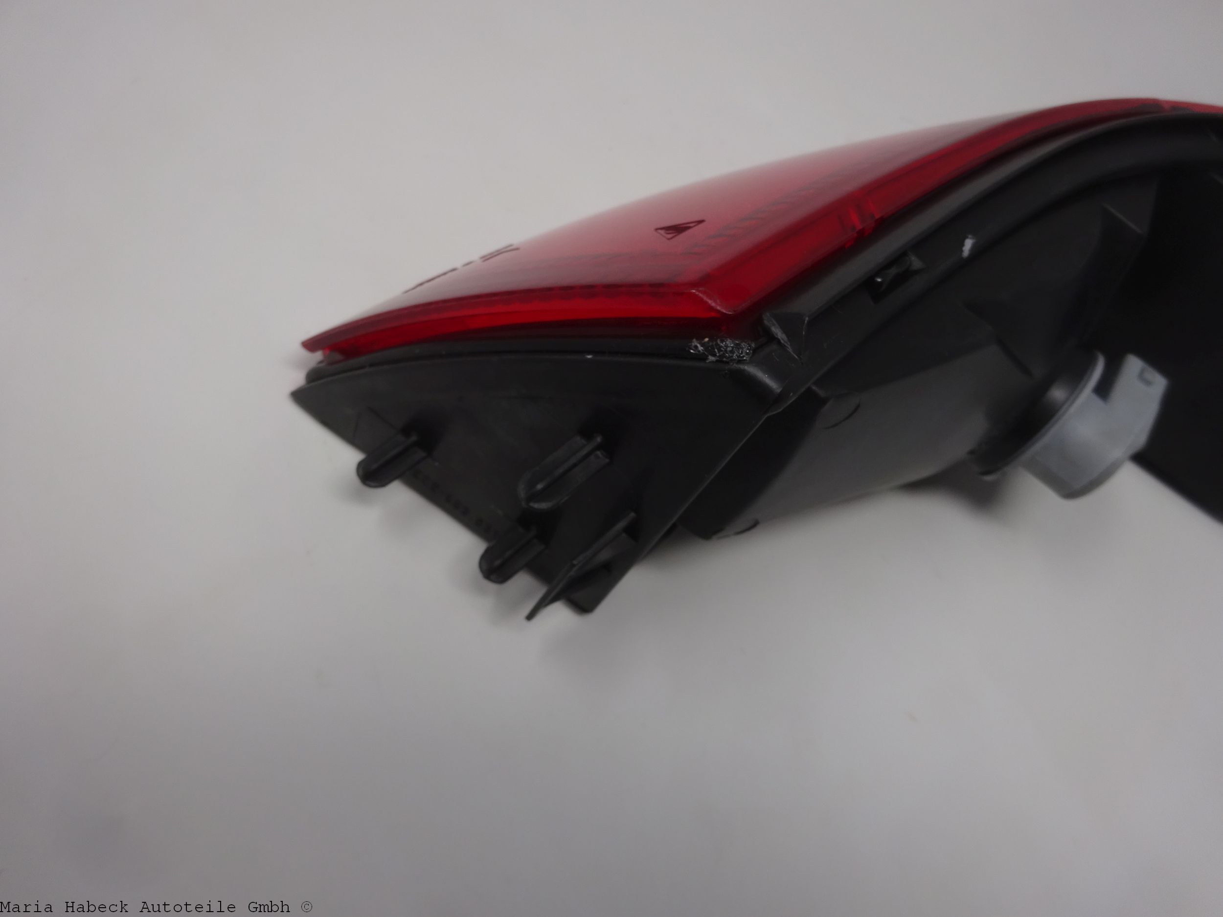 Hella combination rearlight 993 left red EU version damaged 99363140301 Hella combination rearlight 993 left red EU version damaged 99363140301