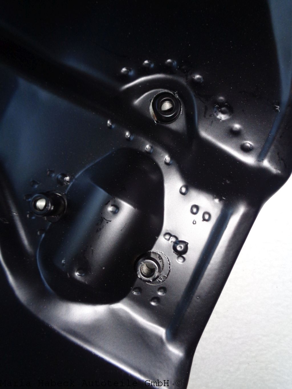 Short front underbody plate with tow hook 591033-1 Short front underbody plate with tow hook 591033-1