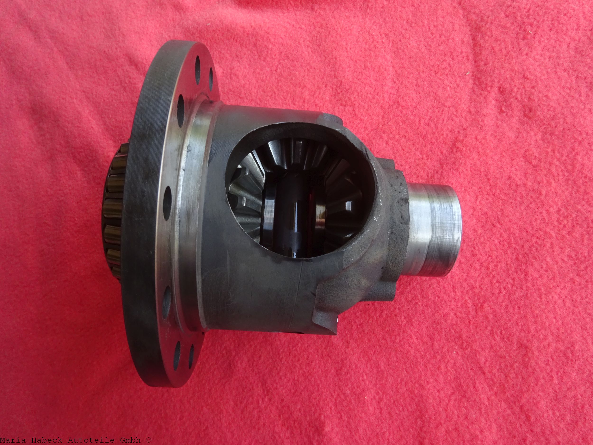 OE Differential compensation housing for Porsche 930 Turbo 3.3  93033221201 used