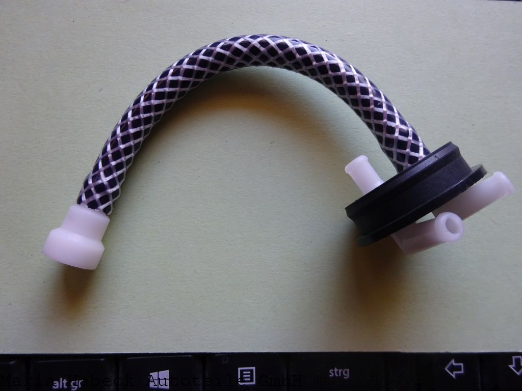 Lid with hose for wiper water tank  911   69-73