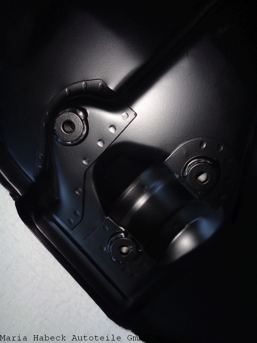 Short front underbody plate with tow hook 591033-1