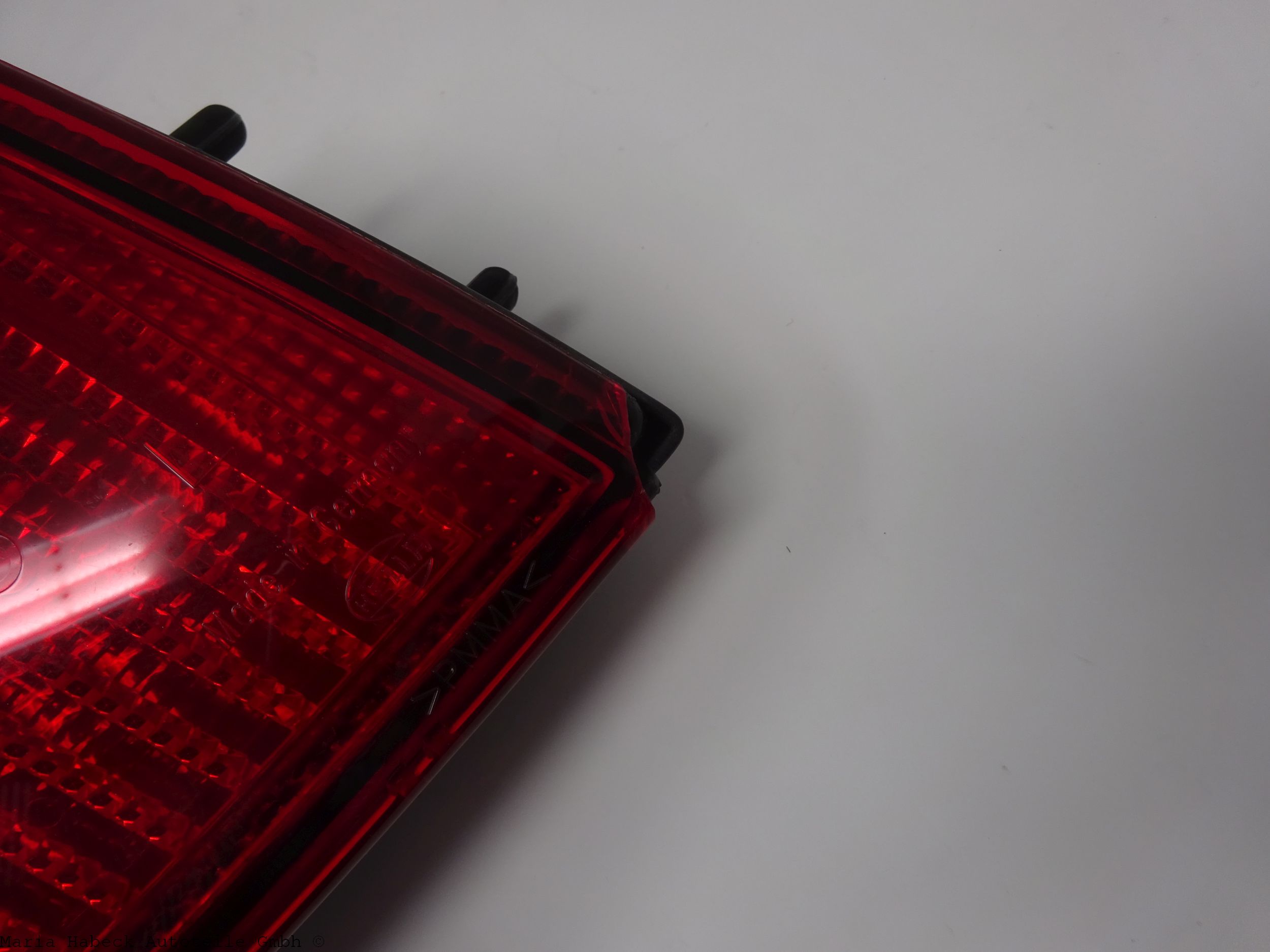 Hella combination rearlight 993 left red EU version damaged 99363140301 Hella combination rearlight 993 left red EU version damaged 99363140301