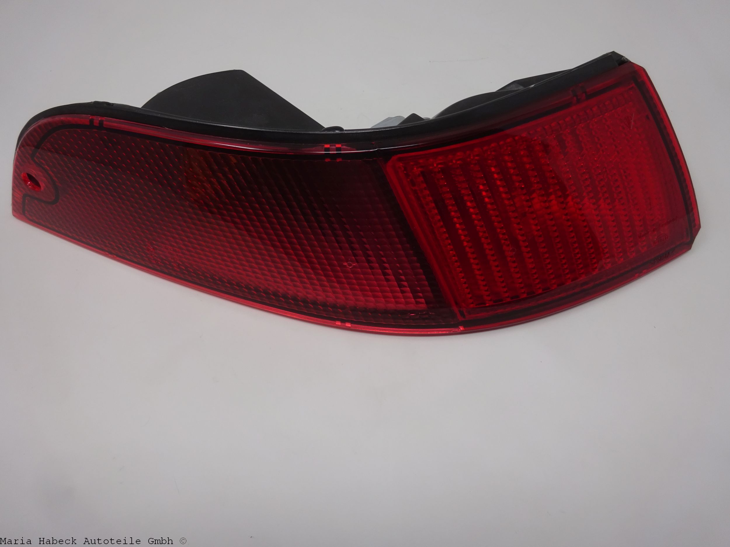 Hella combination rearlight 993 left red EU version damaged 99363140301 Hella combination rearlight 993 left red EU version damaged 99363140301