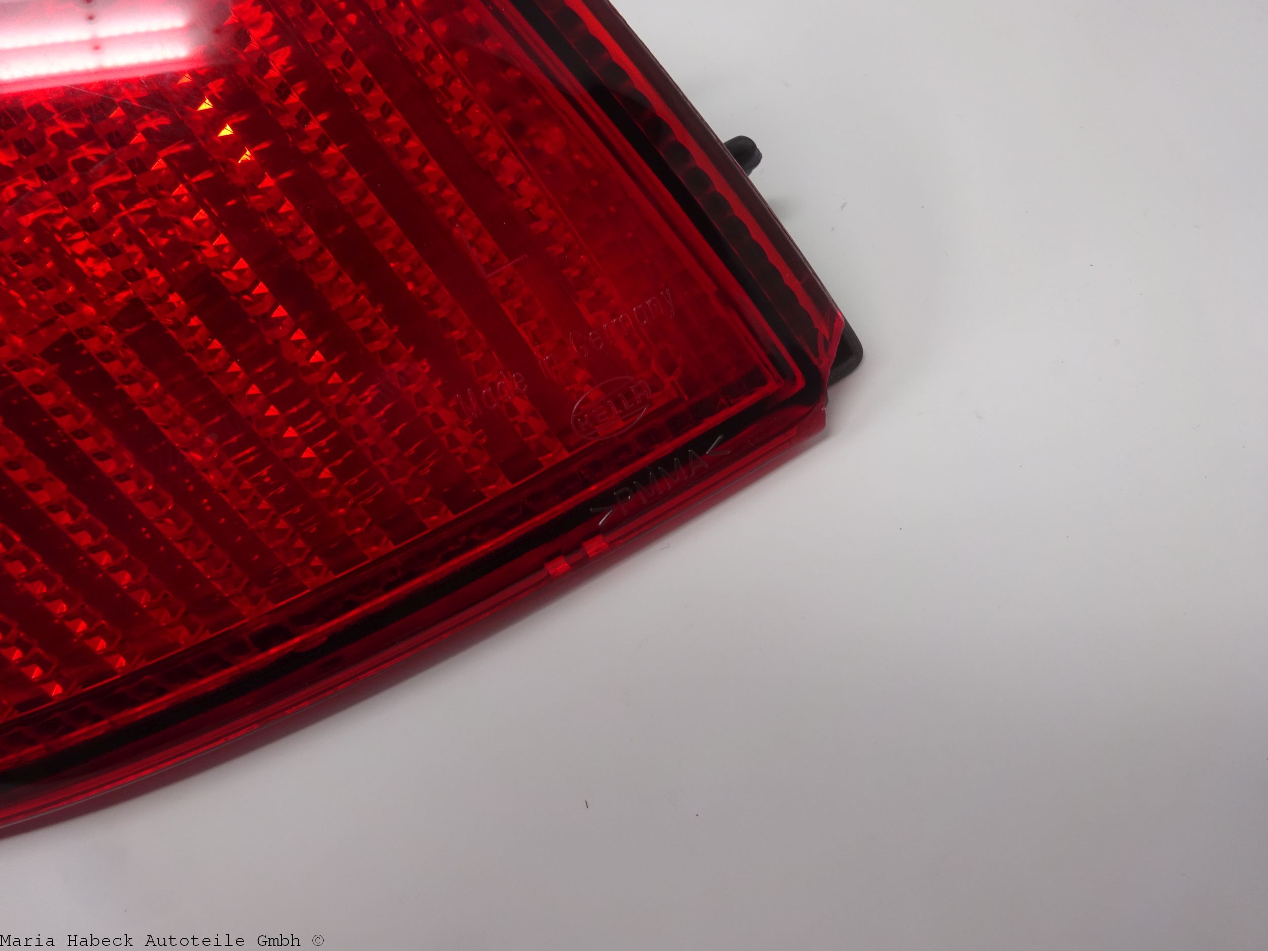 Hella combination rearlight 993 left red EU version damaged 99363140301 Hella combination rearlight 993 left red EU version damaged 99363140301
