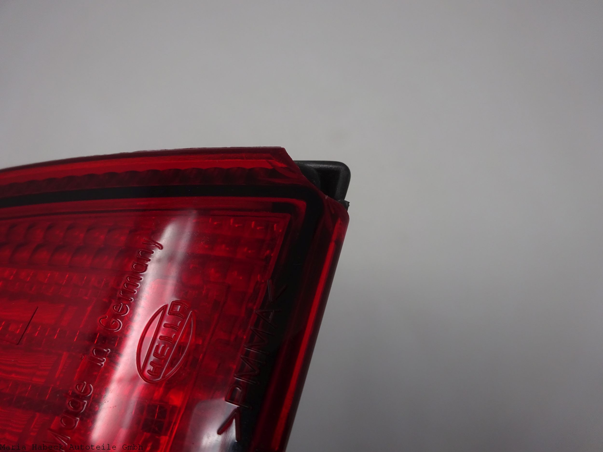 Hella combination rearlight 993 left red EU version damaged 99363140301 Hella combination rearlight 993 left red EU version damaged 99363140301
