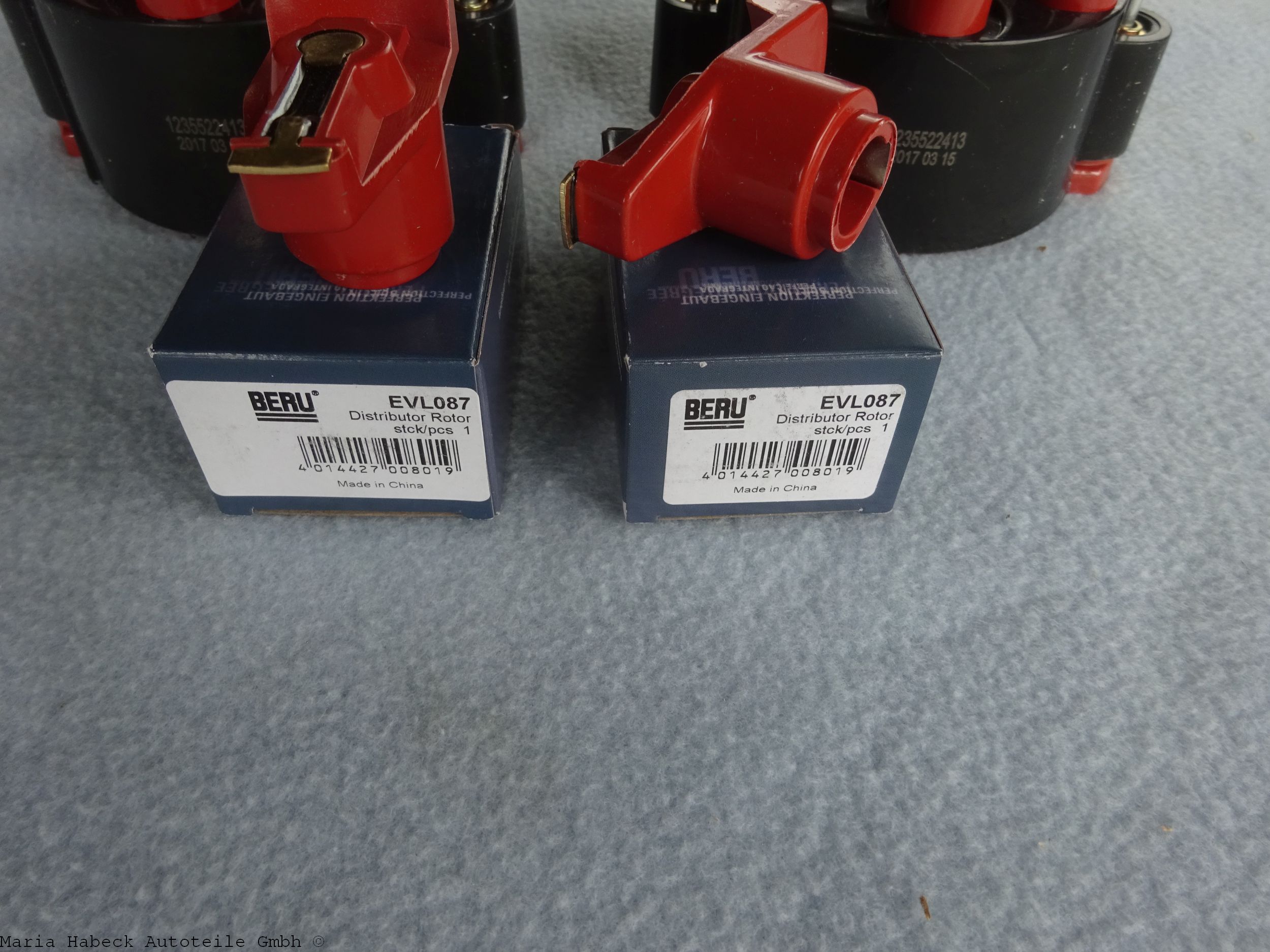 Bugiad distributor caps + barrels SET 2 pieces Porsche 964 / 993 93060291901 Bugiad distributor caps + barrels SET 2 pieces Porsche 964 / 993 93060291901