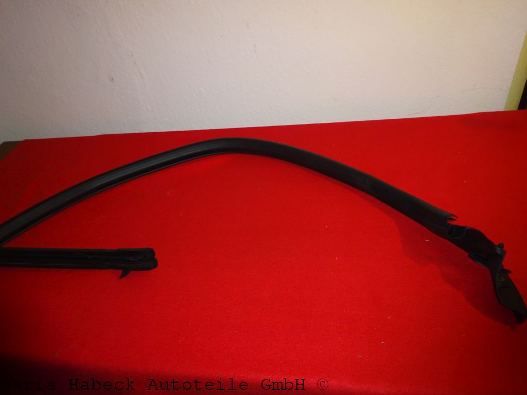 Door seal left 82213000 suitable for Ferrari FF and GTC 4 Lusso