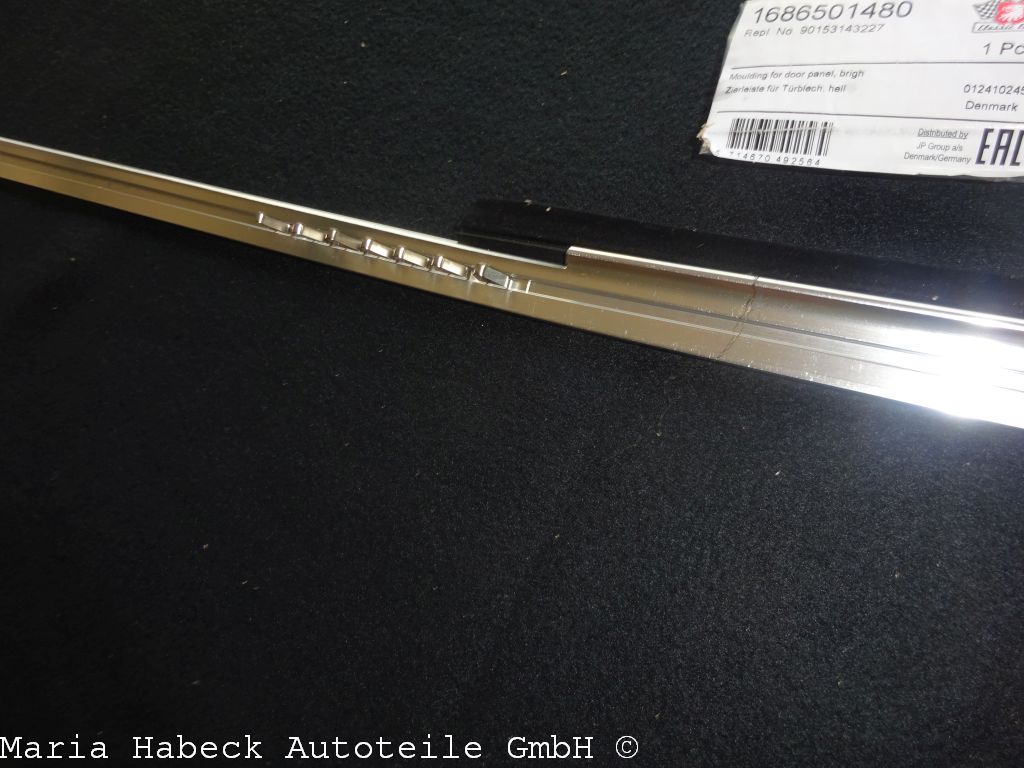P trim strip for door shaft Porsche Coupe 911 aluminum right outside 90153143227 P trim strip for door shaft Porsche Coupe 911 aluminum right outside 90153143227