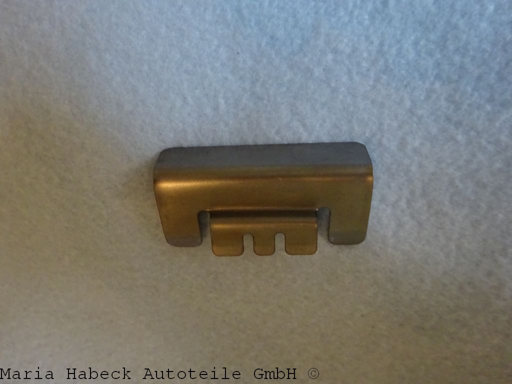 Befestigungswinkel für Scheibenwaschbehälter Porsche 911 68-73   90150147820GRV