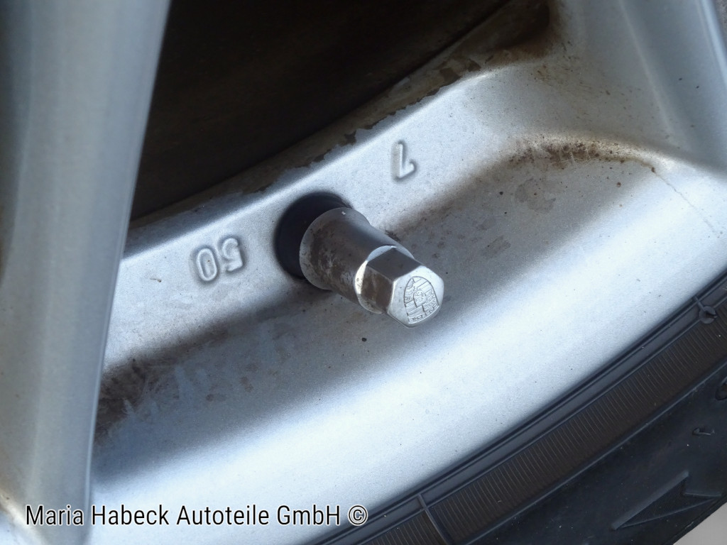 OE Felgen Satz VA / HA mit Winterreifen Porsche Carrera 2  7 + 9x17" gebraucht