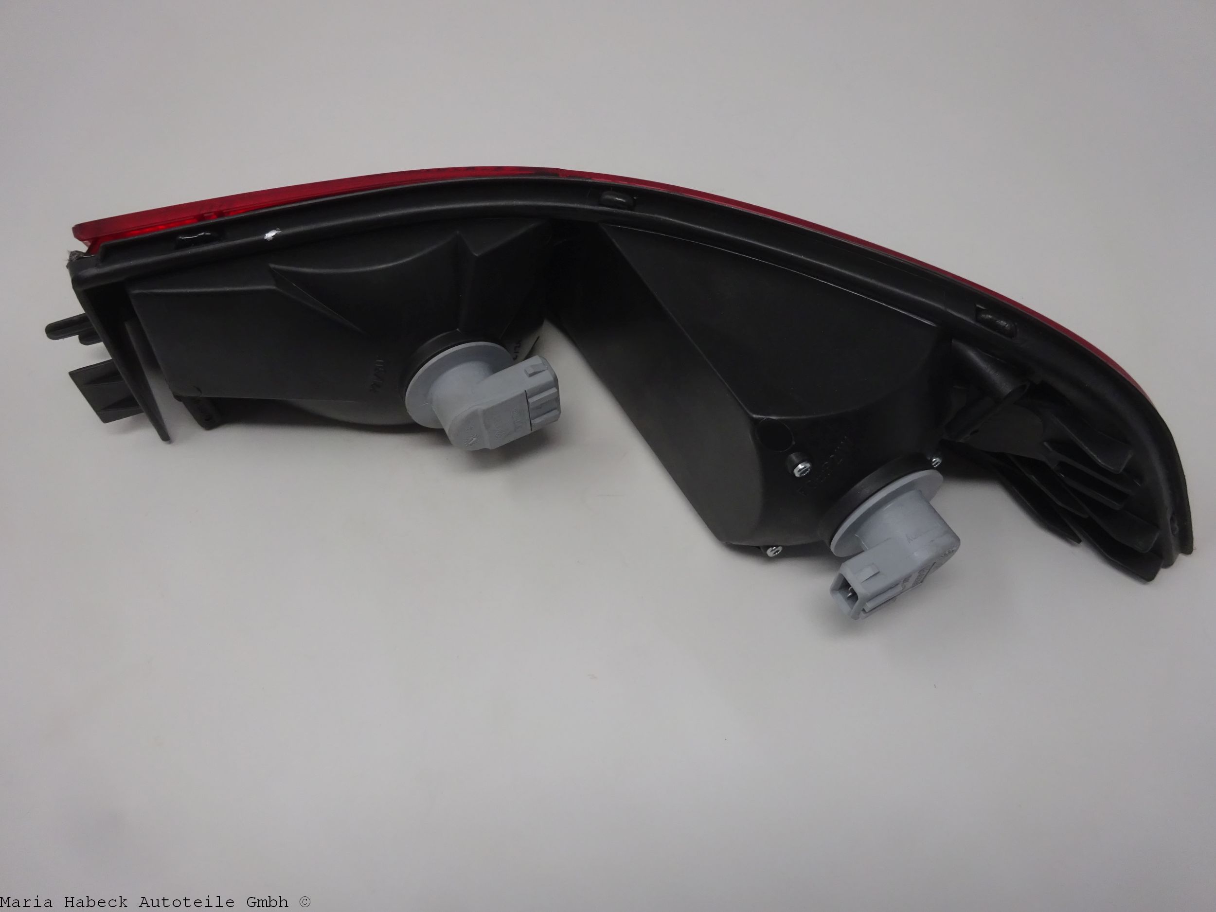 Hella combination rearlight 993 left red EU version damaged 99363140301 Hella combination rearlight 993 left red EU version damaged 99363140301